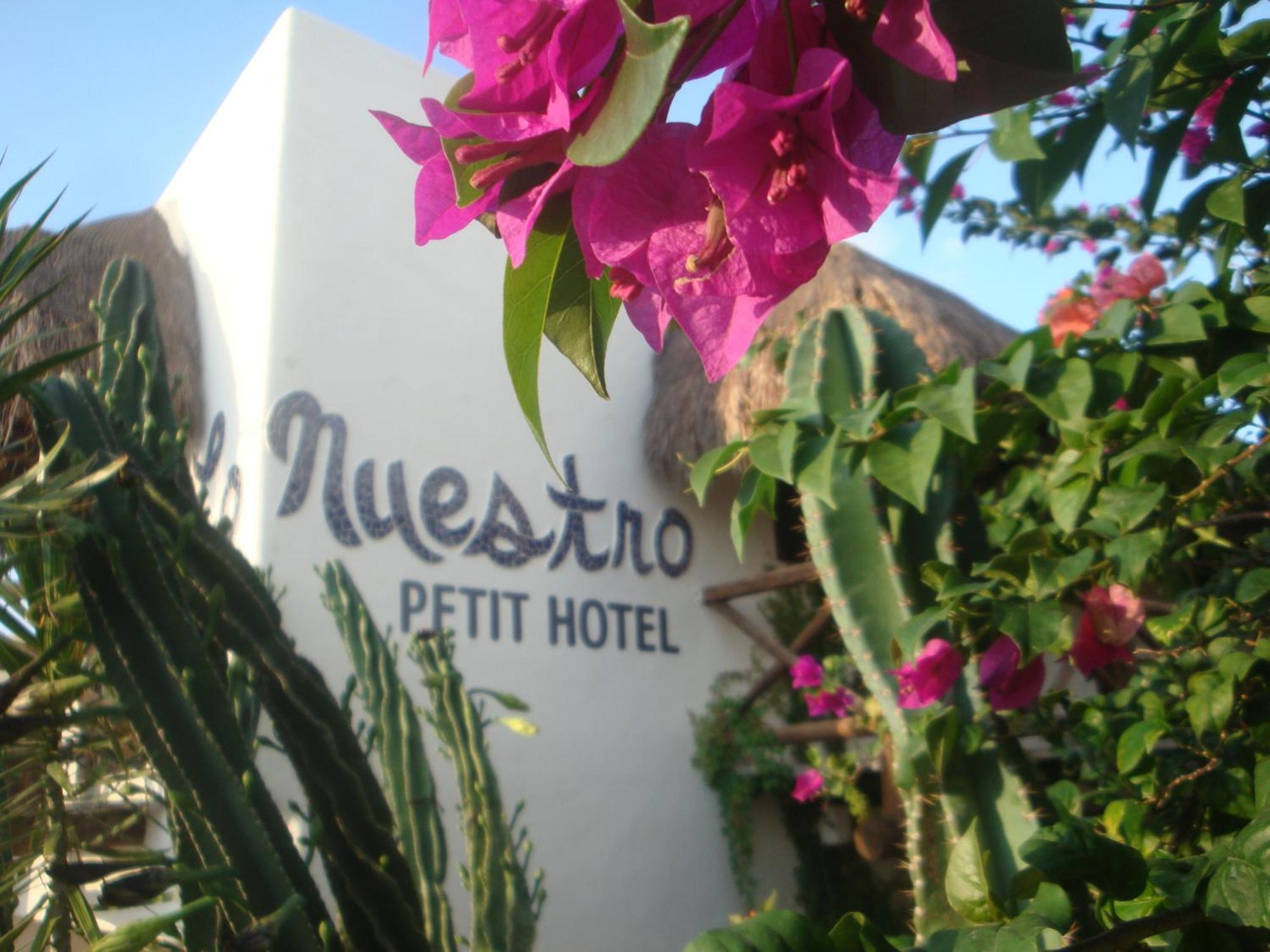 Lo Nuestro Petit Hotel Тулум Екстериор снимка